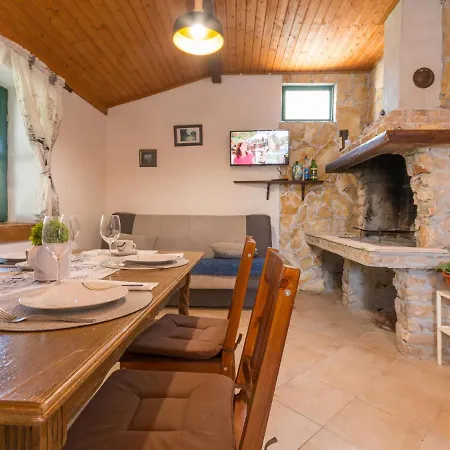 Сasa de vacaciones Comfy In Pasman With Fireplace