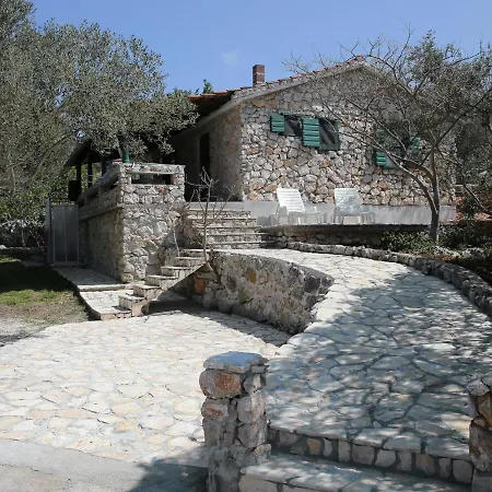 Comfy In Pasman With Fireplace Сasa de vacaciones
