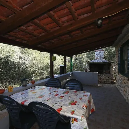 Comfy In Pasman With Fireplace Сasa de vacaciones
