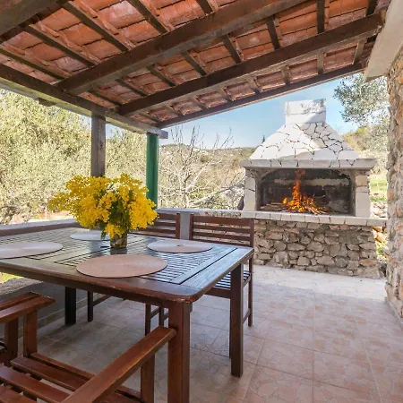 Comfy In Pasman With Fireplace Holiday home